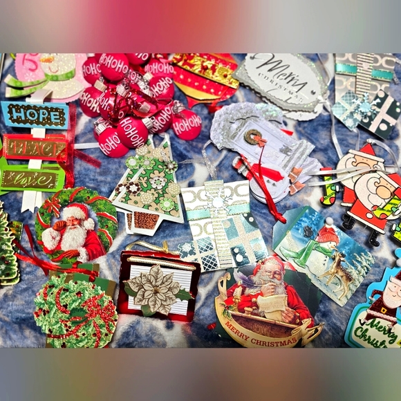 NWOT LOT OF 85 FUN XMAS TAGS - Picture 9 of 13
